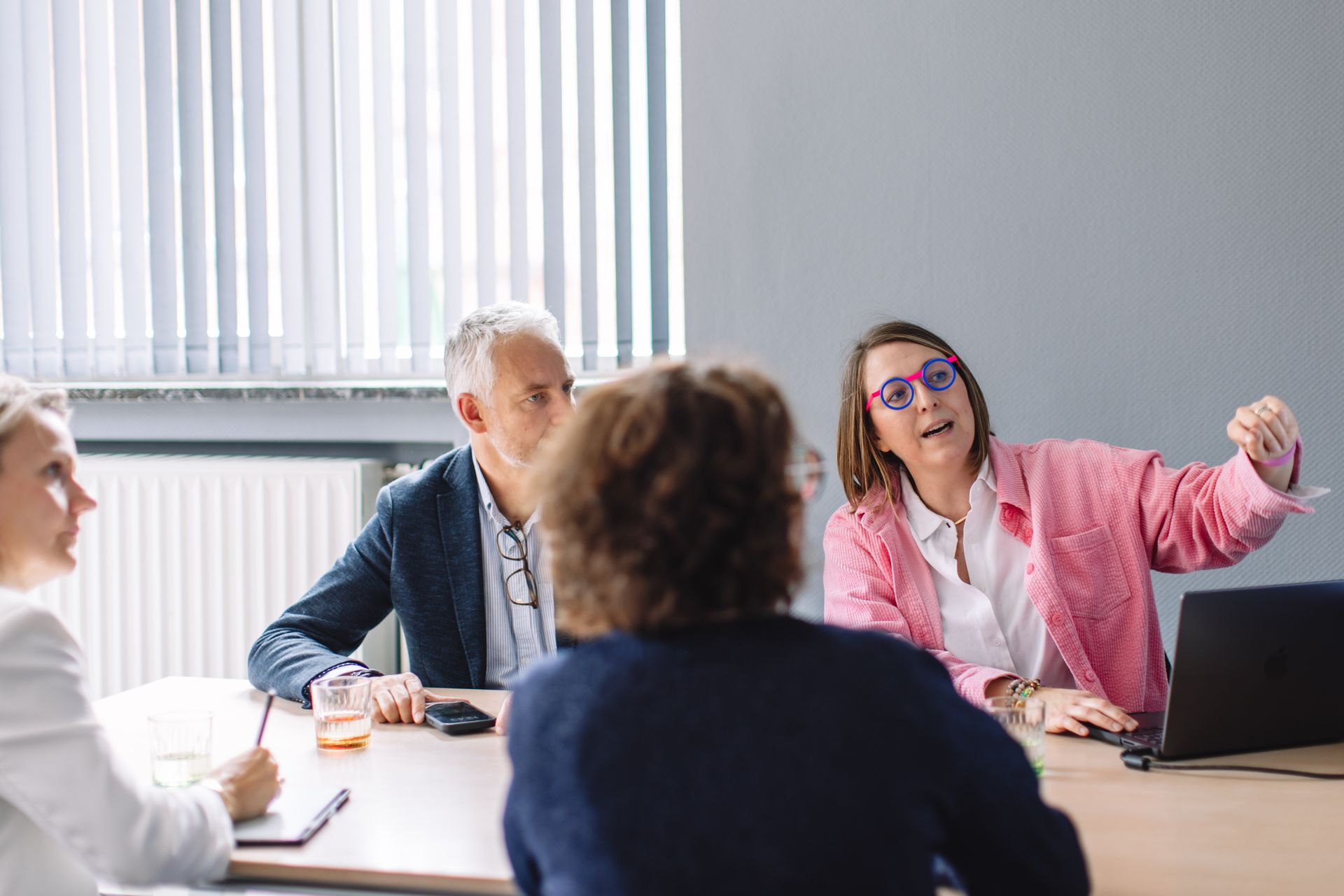 Stéphanie Bertini, CEO de Gab Plus, en réunion de conseil digital avec une PME
